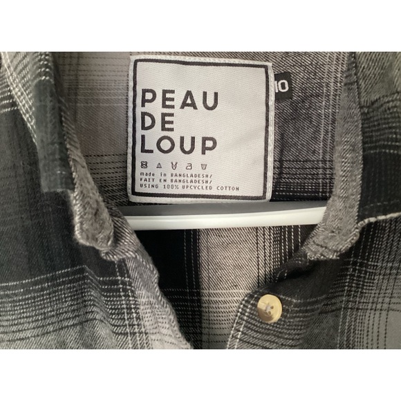 Peau de Loup long sleeve button down. - Picture 1 of 3